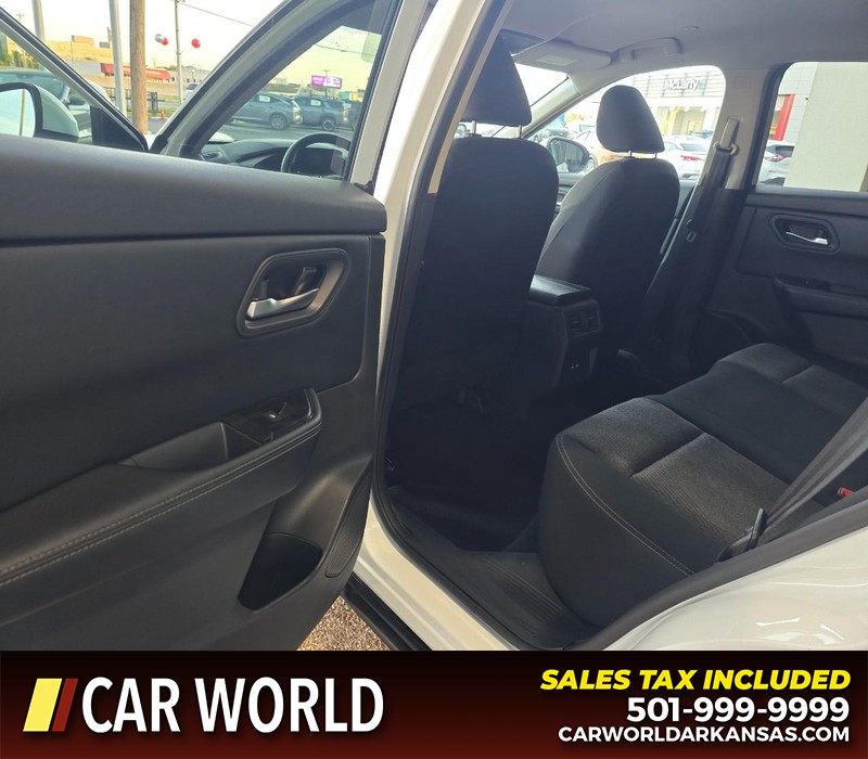 Nissan Rogue Vehicle Full-screen Gallery Image 9