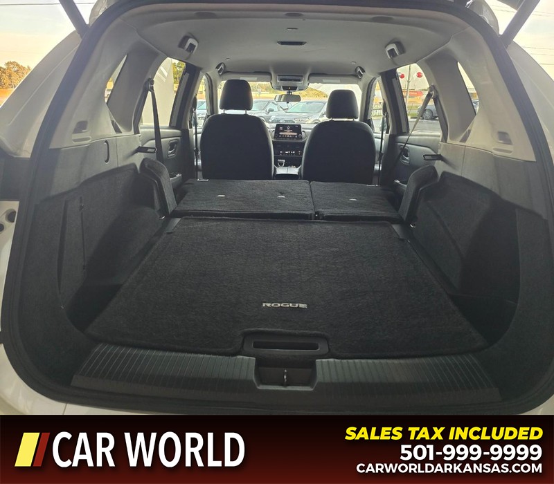 Nissan Rogue Vehicle Full-screen Gallery Image 14