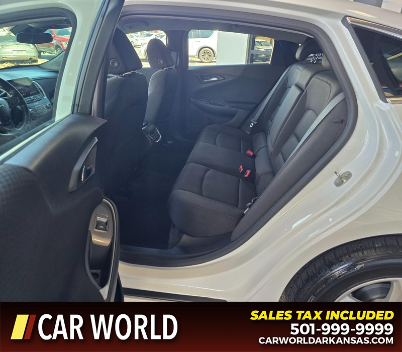 Chevrolet Malibu Vehicle Full-screen Gallery Image 10