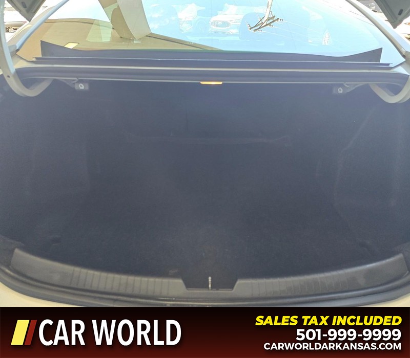 Chevrolet Malibu Vehicle Full-screen Gallery Image 13
