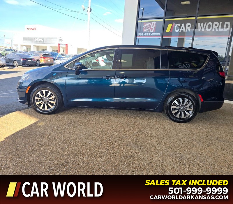 Chrysler Pacifica Vehicle Full-screen Gallery Image 4
