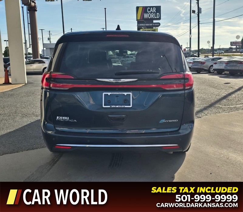 Chrysler Pacifica Vehicle Full-screen Gallery Image 6