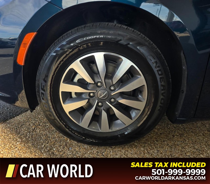 Chrysler Pacifica Vehicle Full-screen Gallery Image 7