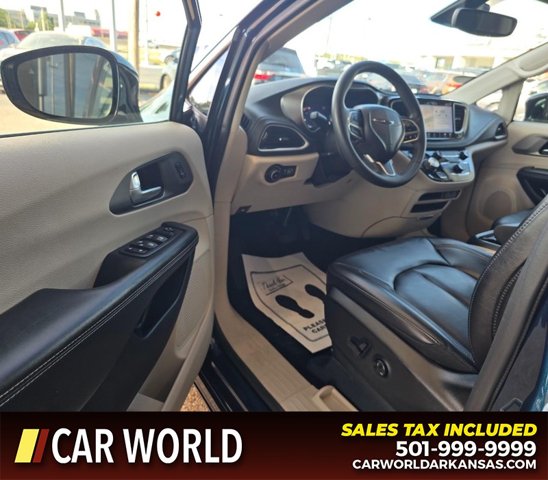 Chrysler Pacifica Vehicle Full-screen Gallery Image 8