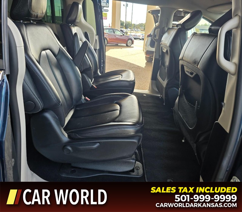 Chrysler Pacifica Vehicle Full-screen Gallery Image 15