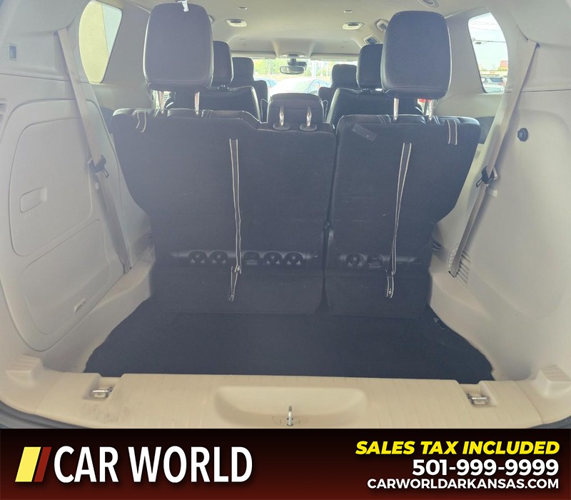 Chrysler Pacifica Vehicle Full-screen Gallery Image 17