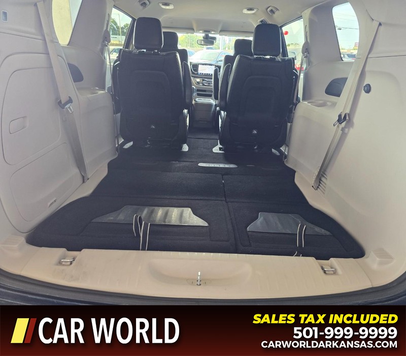 Chrysler Pacifica Vehicle Full-screen Gallery Image 18