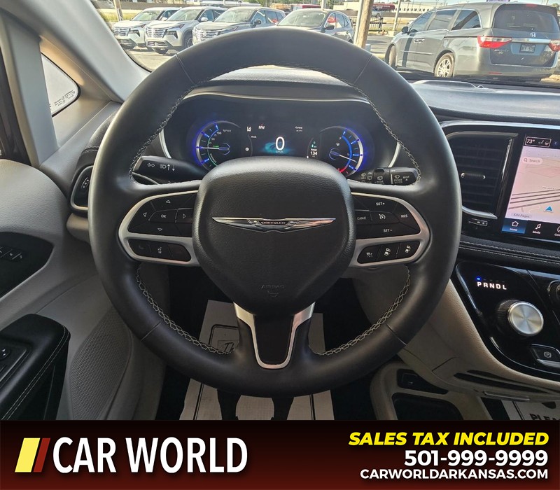 Chrysler Pacifica Vehicle Full-screen Gallery Image 20
