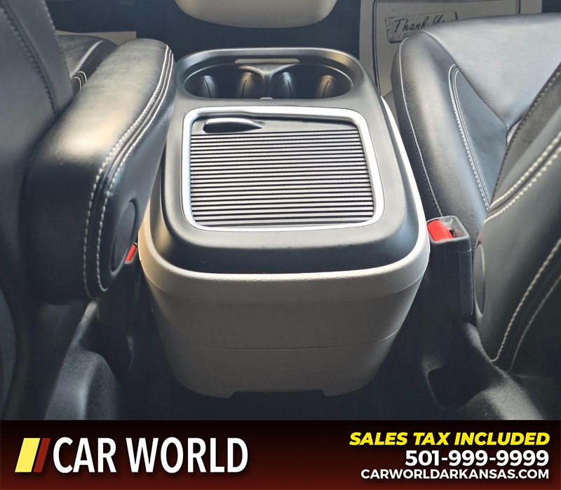 Chrysler Pacifica Vehicle Full-screen Gallery Image 24