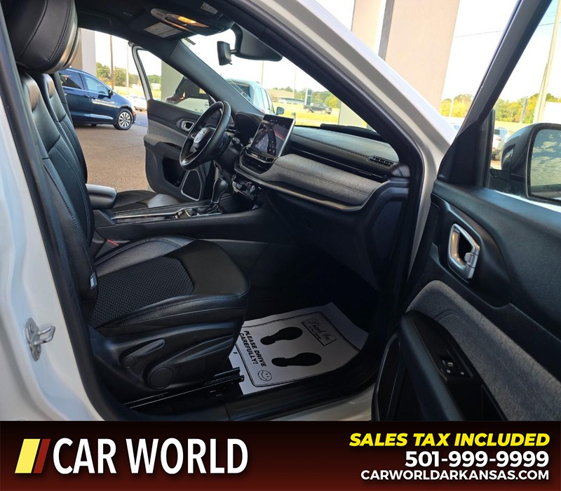 Jeep Compass Vehicle Full-screen Gallery Image 11