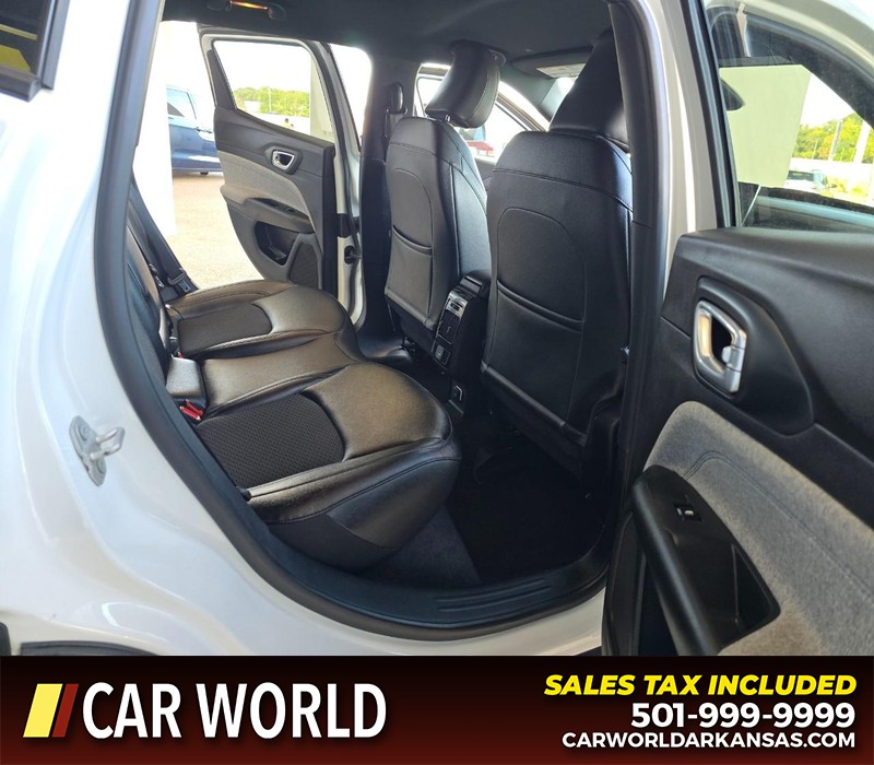Jeep Compass Vehicle Full-screen Gallery Image 12