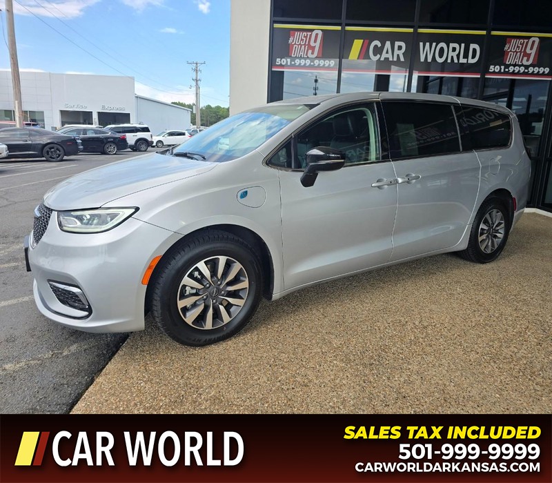 Chrysler Pacifica Vehicle Full-screen Gallery Image 3