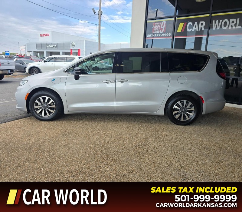 Chrysler Pacifica Vehicle Full-screen Gallery Image 4