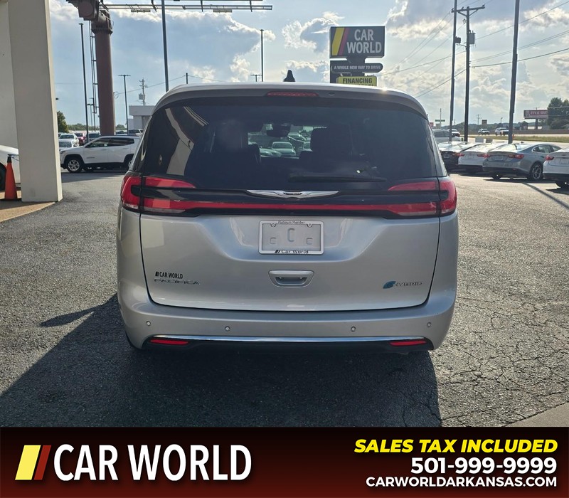 Chrysler Pacifica Vehicle Full-screen Gallery Image 6