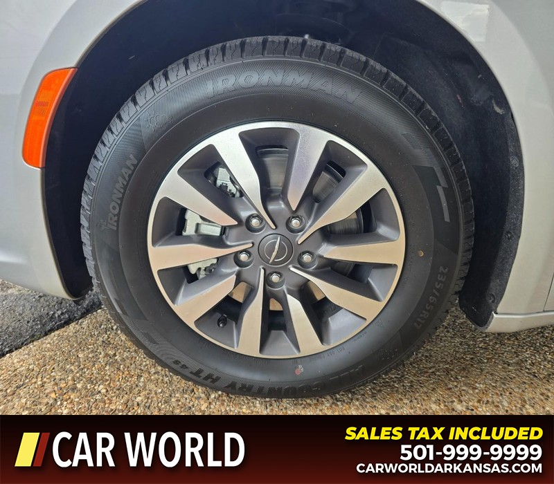 Chrysler Pacifica Vehicle Full-screen Gallery Image 7