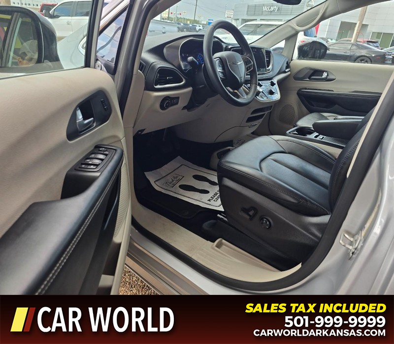 Chrysler Pacifica Vehicle Full-screen Gallery Image 8