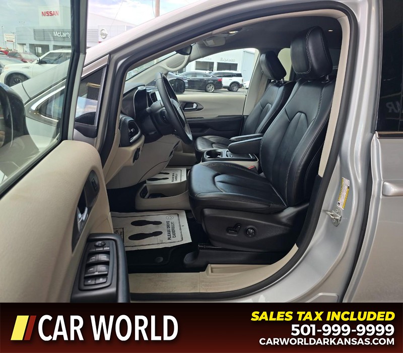 Chrysler Pacifica Vehicle Full-screen Gallery Image 9