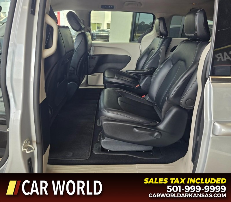Chrysler Pacifica Vehicle Full-screen Gallery Image 10