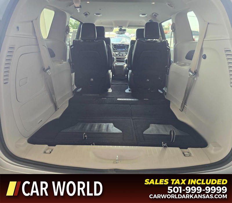 Chrysler Pacifica Vehicle Full-screen Gallery Image 16