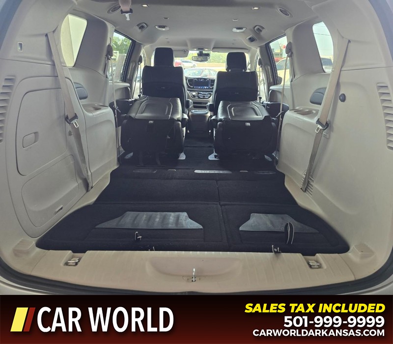 Chrysler Pacifica Vehicle Full-screen Gallery Image 17
