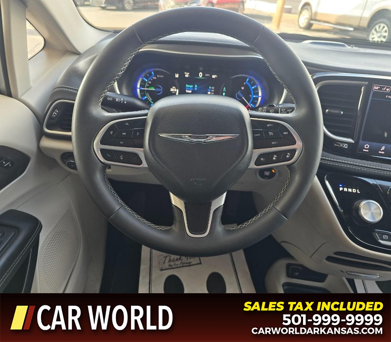 Chrysler Pacifica Vehicle Full-screen Gallery Image 18