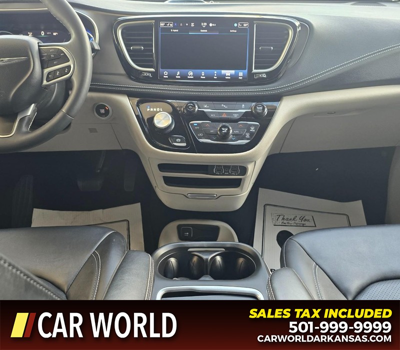 Chrysler Pacifica Vehicle Full-screen Gallery Image 21
