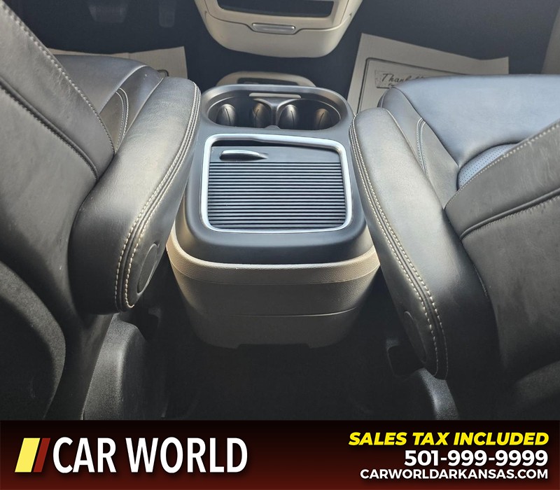 Chrysler Pacifica Vehicle Full-screen Gallery Image 22