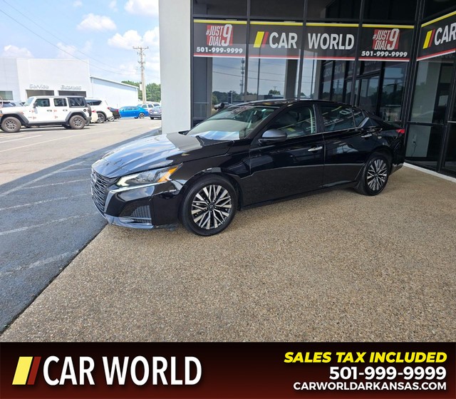 Nissan Altima Vehicle Full-screen Gallery Image 3