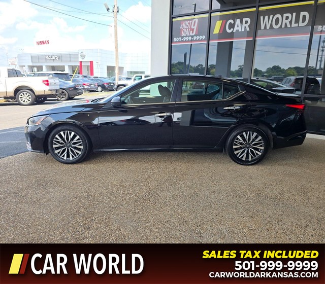 Nissan Altima Vehicle Full-screen Gallery Image 4