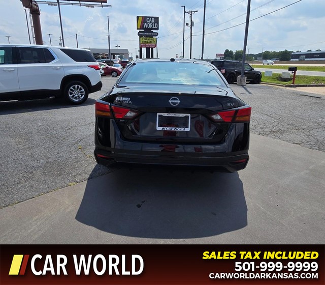 Nissan Altima Vehicle Full-screen Gallery Image 5