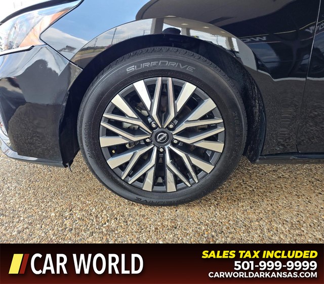 Nissan Altima Vehicle Full-screen Gallery Image 6