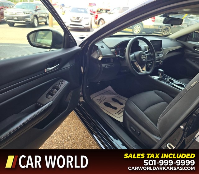 Nissan Altima Vehicle Full-screen Gallery Image 7