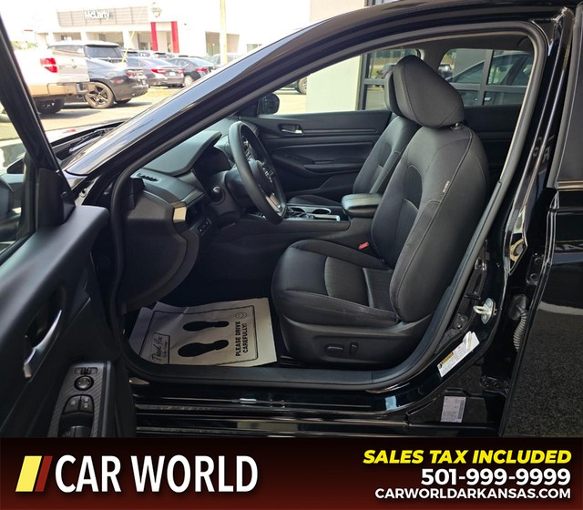 Nissan Altima Vehicle Full-screen Gallery Image 8