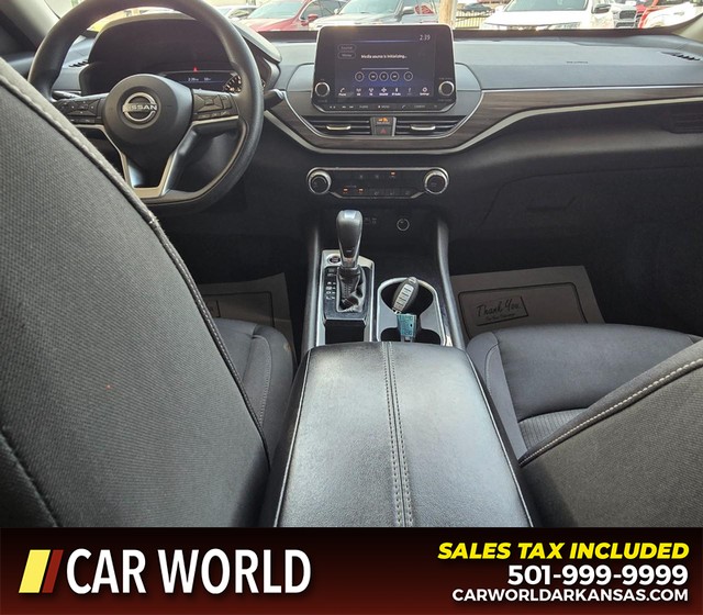 Nissan Altima Vehicle Full-screen Gallery Image 18
