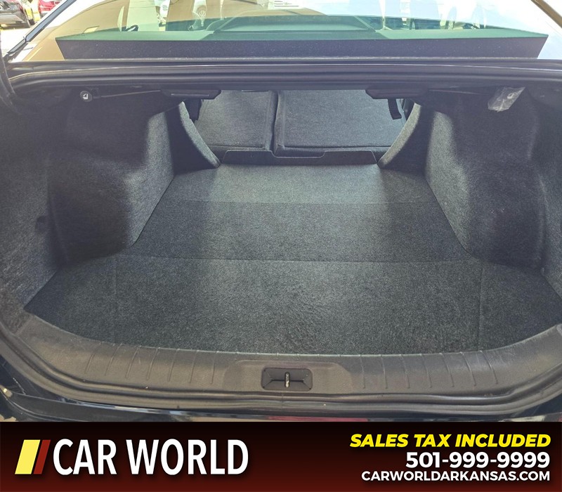 Nissan Altima Vehicle Full-screen Gallery Image 14