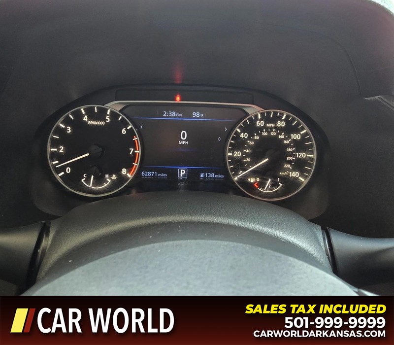 Nissan Altima Vehicle Full-screen Gallery Image 17