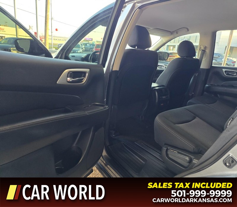 Nissan Pathfinder Vehicle Full-screen Gallery Image 9