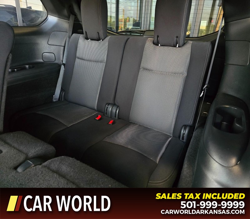 Nissan Pathfinder Vehicle Full-screen Gallery Image 11