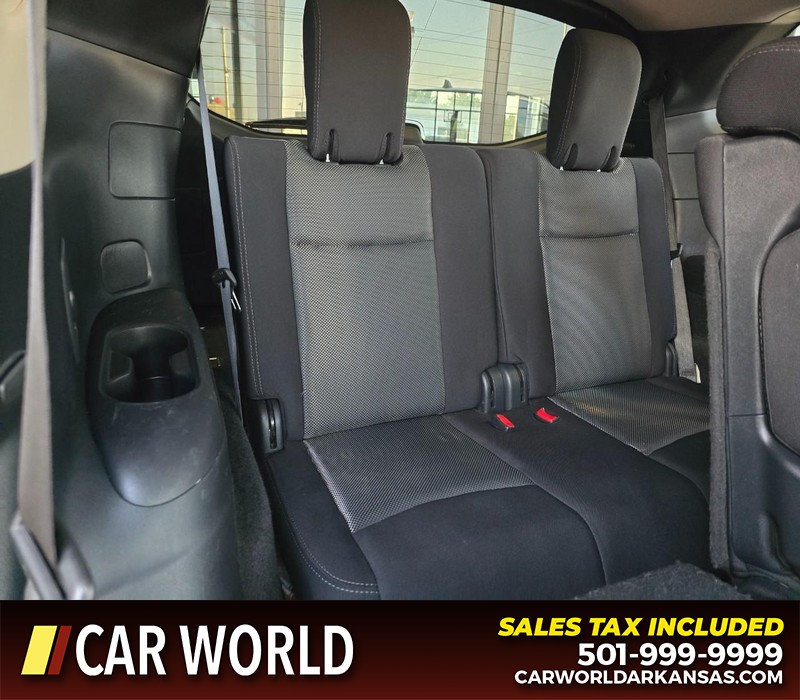 Nissan Pathfinder Vehicle Full-screen Gallery Image 14