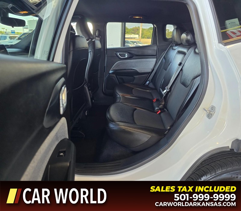 Jeep Compass Vehicle Full-screen Gallery Image 10