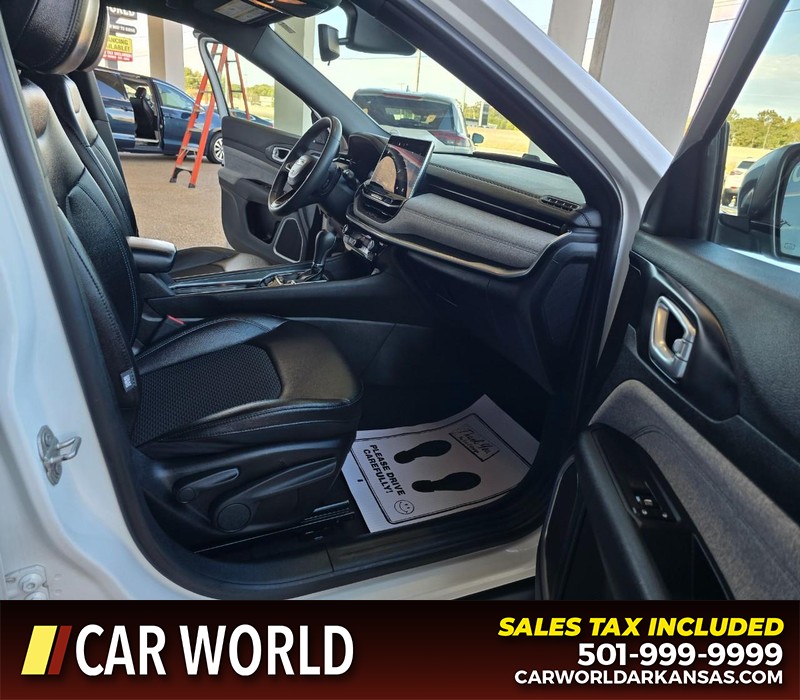 Jeep Compass Vehicle Full-screen Gallery Image 11