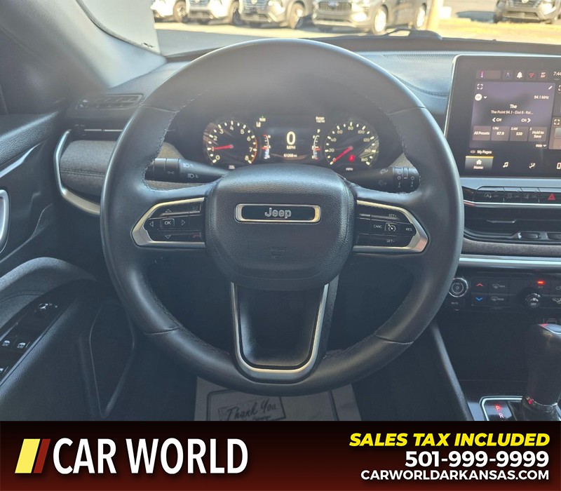 Jeep Compass Vehicle Full-screen Gallery Image 15