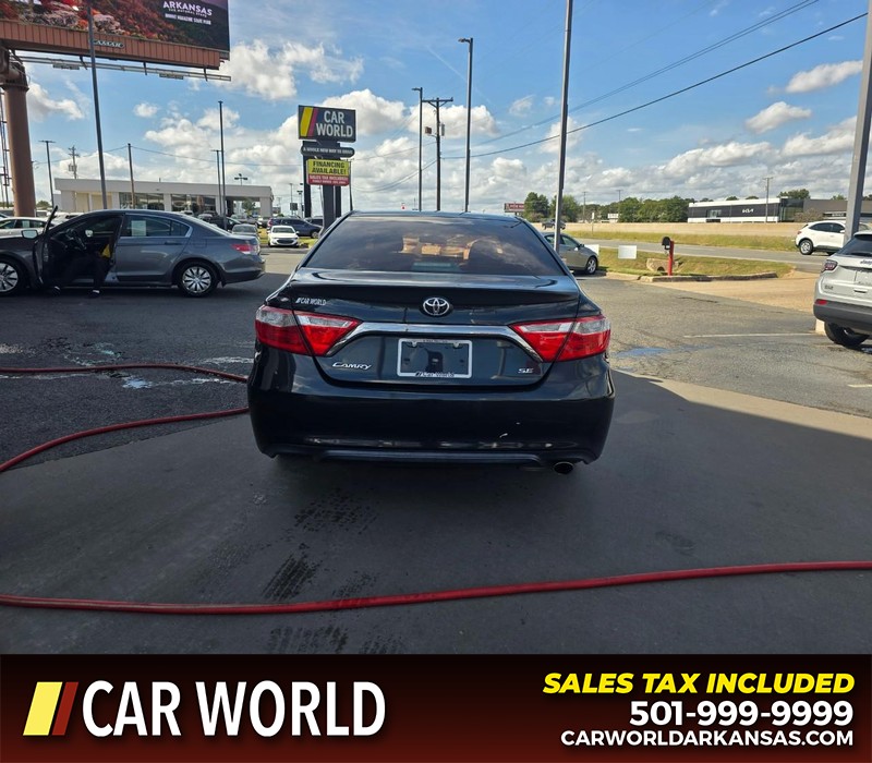 Toyota Camry Vehicle Full-screen Gallery Image 5