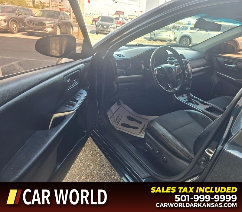 Toyota Camry Vehicle Full-screen Gallery Image 7