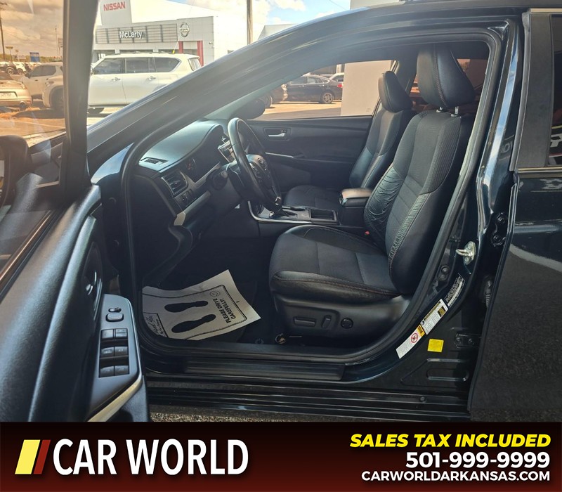 Toyota Camry Vehicle Full-screen Gallery Image 8