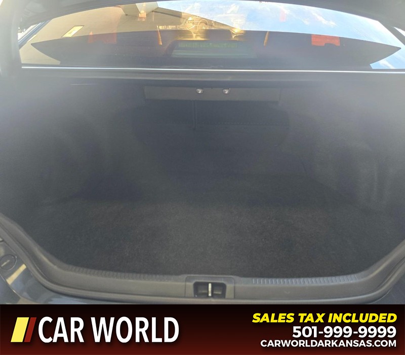 Toyota Camry Vehicle Full-screen Gallery Image 13