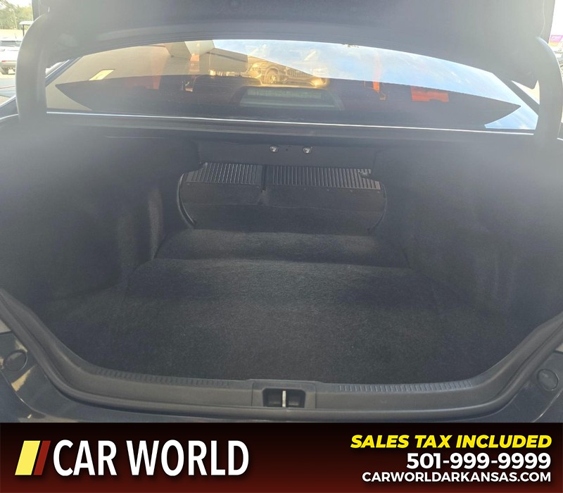 Toyota Camry Vehicle Full-screen Gallery Image 14