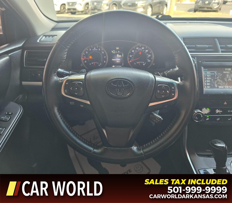 Toyota Camry Vehicle Full-screen Gallery Image 15