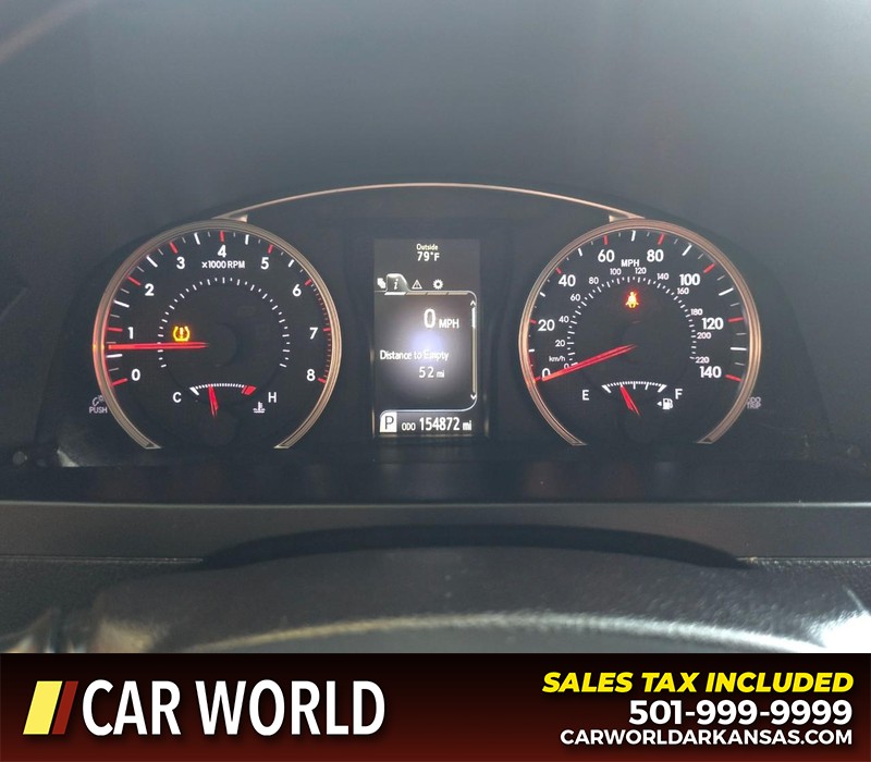 Toyota Camry Vehicle Full-screen Gallery Image 17