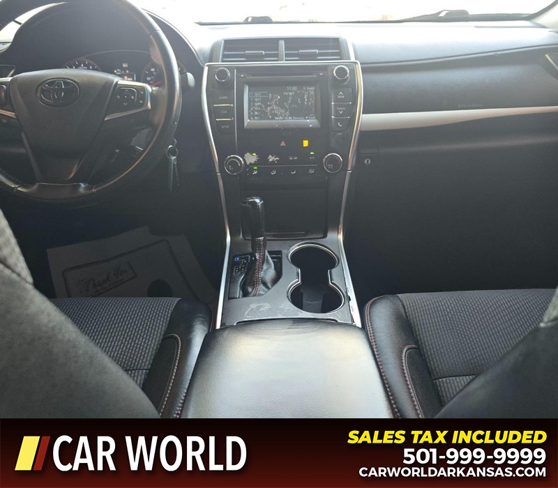 Toyota Camry Vehicle Full-screen Gallery Image 18